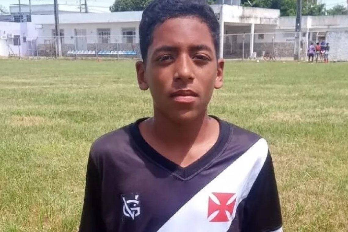 Adolescente de Campos faz rifa para participar da Copa Vasco