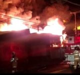 Incêndio destrói frota de ônibus em Petropólis 