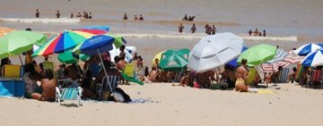 Campos: Banhistas foram resgatados após se afogarem e calor bate recorde