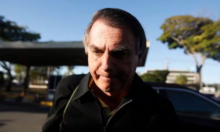 Bolsonaro fica em silêncio durante depoimento à Polícia Federal 