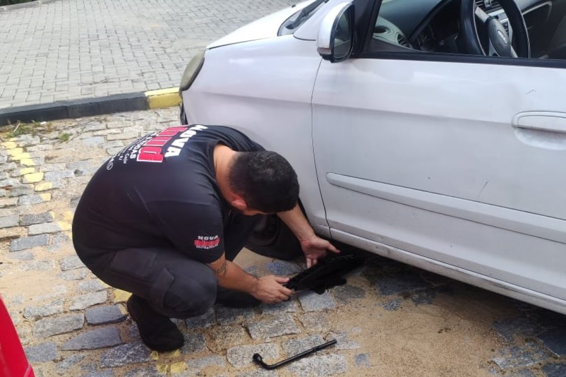 Abud Pneus oferece serviço de socorro 24h e pneus remolds a partir de R$ 199.00