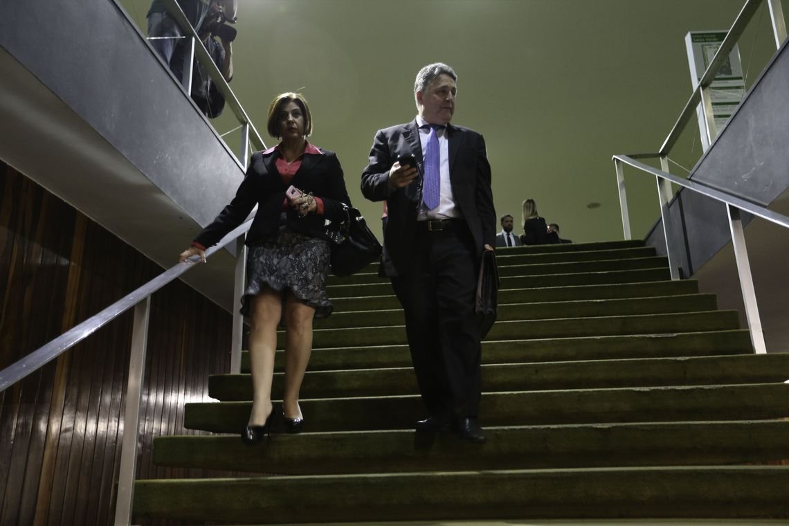 Polícia prende novamente ex-governadores Rosinha e Garotinho