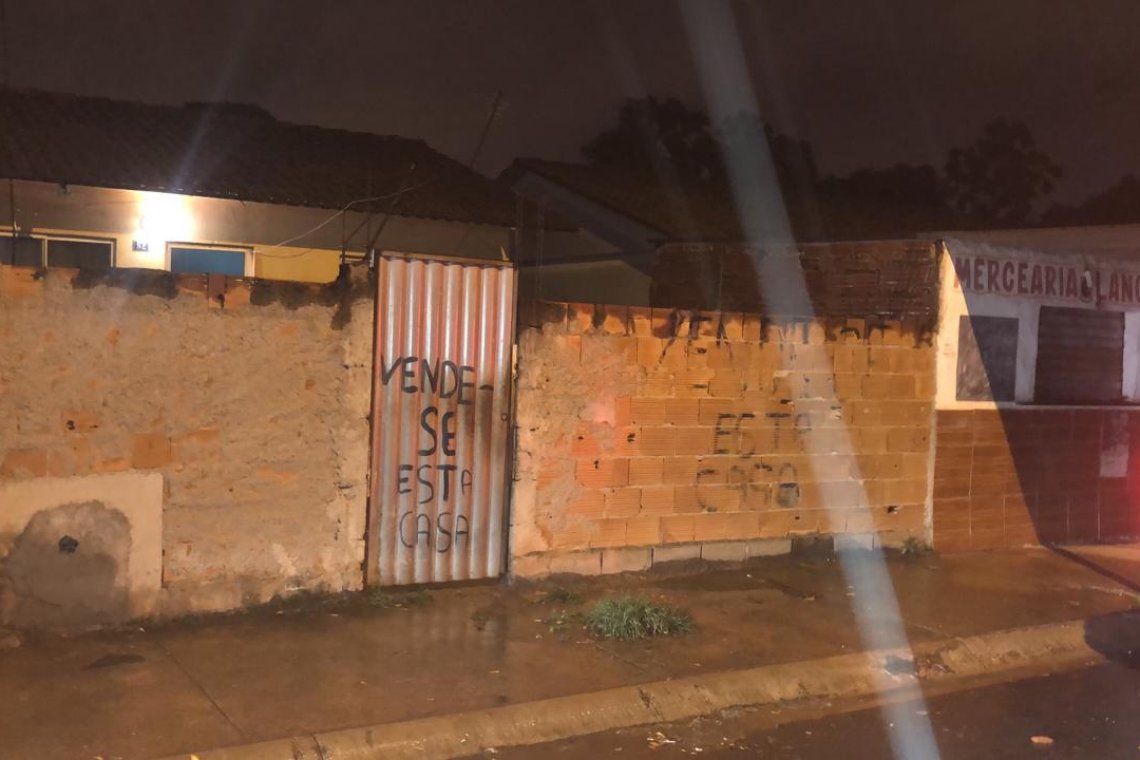 Dupla invade casa, faz família refém e mata morador de Campos