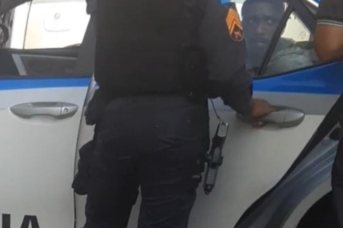 Perseguido pela PM, assaltante acaba preso após roubar carro e postos de combustíveis em Campos