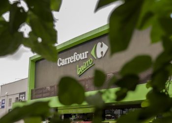 justica-torna-carrefour-reu-por-vazamento-de-oleo-diesel-em-santos