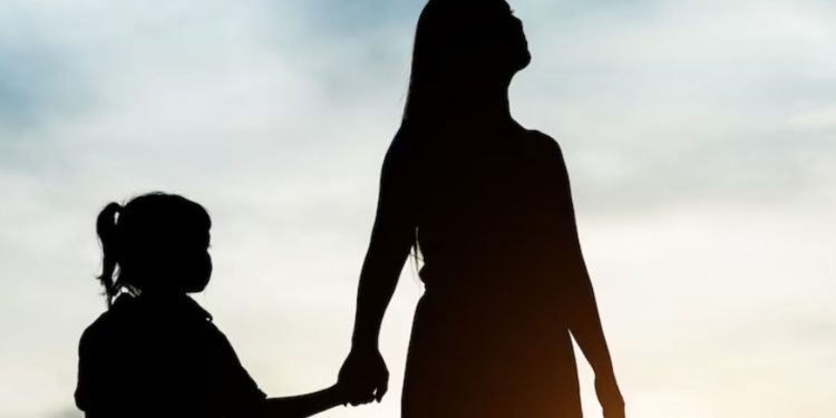 maes-solo-enfrentam-barreiras-na-garantia-de-direitos-aos-filhos