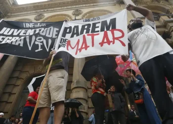 risco-de-negro-ser-vitima-de-homicidio-e-2,7-vezes-maior-no-brasil