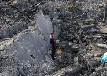 ataques-israelenses-matam-dezenas-em-gaza-enquanto-trump-visita-regiao