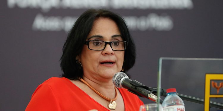 damares-alves-conta-como-reuniu-provas-para-denunciar-o-‘careca-do-inss’-–-jovem-pan