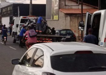 Em operação, Prefeitura de Campos apreende carro de passeio, táxi e mais de 20 motos
