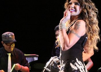 tv-brasil-e-radio-nacional-transmitem-show-de-elba-ramalho,-de-caruaru