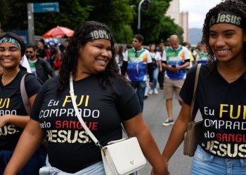 jovens-e-mulheres-puxam-aumento-de-evangelicos-no-pais,-revela-ibge