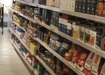 comercio-tem-queda-de-0,4%-em-abril,-depois-de-tres-altas