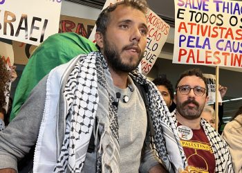 thiago-avila-chega-ao-brasil-e-e-recebido-por-grupo-pro-palestina