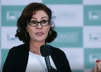 Deputada Carla Zambelli, condenada pelo STF, deixa o Brasil