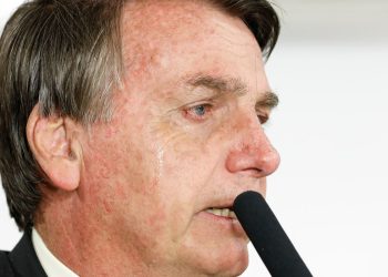 pf-cumpre-mandados-na-casa-de-jair-bolsonaro,-que-usara-tornozeleira
