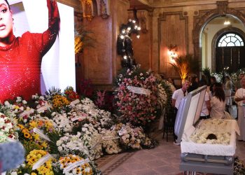 velorio-de-preta-gil-reune-centenas-de-pessoas-no-rio