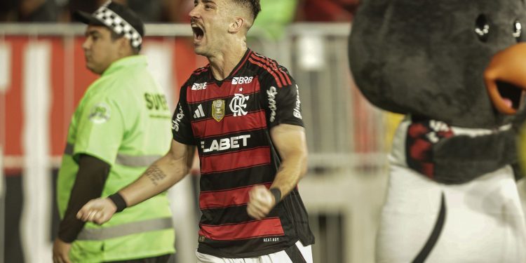 flamengo-vence-o-galo-e-e-o-novo-lider-do-campeonato-brasileiro