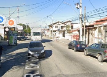 Armados, ladrões roubam loja de roupas em Campos