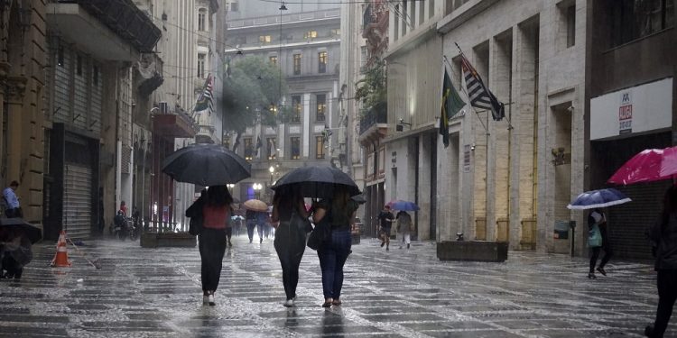 nova-frente-fria-traz-chuva-forte-e-derruba-as-temperaturas-em-sao-paulo-–-jovem-pan