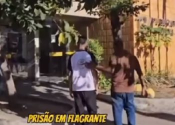 Jovem é preso após agredir e quebrar telefone da ex em Campos