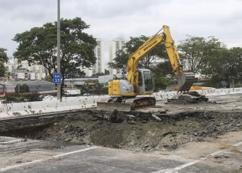 cratera-na-marginal-tiete-deve-ser-resolvida-apenas-em-2026-–-jovem-pan
