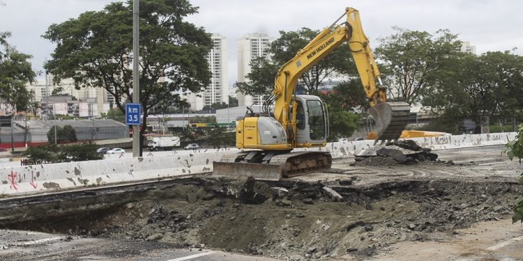 cratera-na-marginal-tiete-deve-ser-resolvida-apenas-em-2026-–-jovem-pan
