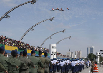desfile-de-7-de-setembro-reune-mais-de-5-mil-pessoas-no-sambodromo-o-anhembi-–-jovem-pan