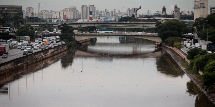 rio-tiete-continua-vulneravel-apesar da-reducao-de-15,9%-da-mancha-de-poluicao-–-jovem-pan