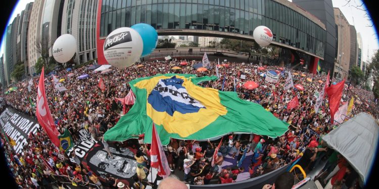 sao-paulo-tem-42-mil-pessoas-em-ato-contra-pec-da-blindagem-e-anistia