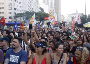 ato-no-rj-com-caetano,-chico-e-gil-repudia-anistia-e-pec-da-blindagem