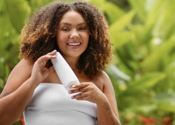 Do salão ao necessaire: como o creme para pentear virou item indispensável do dia a dia?