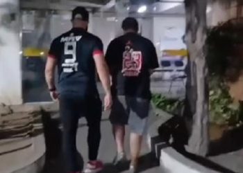 Jovem é preso instantes depois de agredir companheira em Campos