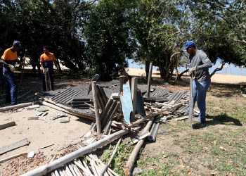Cercas irregulares são retiradas de Lagoa de Cima