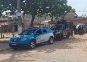 Polícia realiza operação na praia de Grussaí após toque de recolher imposto pelo tráfico
