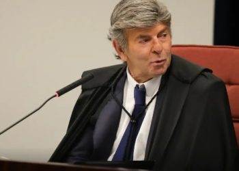 Luiz Fux vota para anular ação penal sobre golpe por cerceamento de defesa