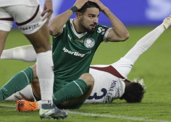 palmeiras-sente-altitude-de-quito,-joga-mal-e-perde-de-3-a-0-para-ldu