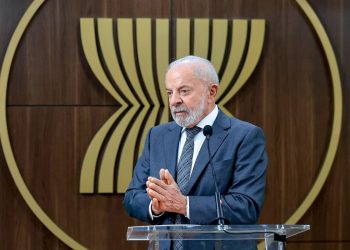 lula-quer-discutir-com-trump-punicao-dada-a-ministros-do-stf
