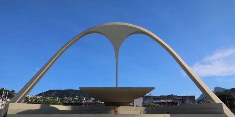 liesa-vai-colocar-a-venda-ingressos-para-frisas-no-sambodromo