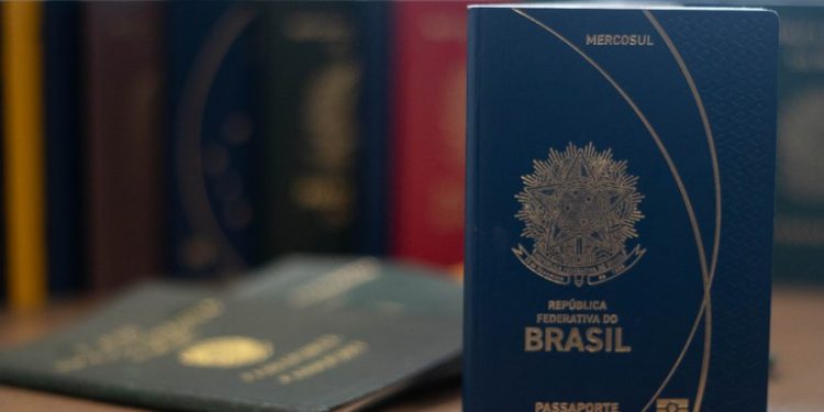 emissao-de-passaportes-pode-ser-interrompida-pela-policia-federal-por-falta-de-verba-–-jovem-pan