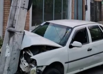 Motorista embrigado é preso após colidir carro em poste de Campos