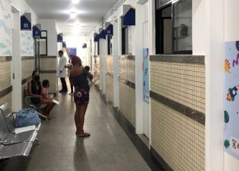 PMs salvam dois bebês de engasgo e convulsão em Campos