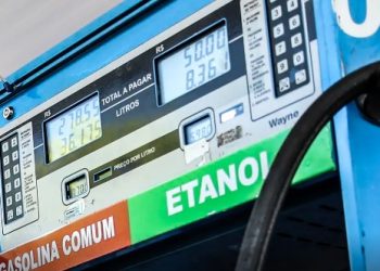 Petrobras reduz preço da gasolina em 4,9% a partir de terça-feira