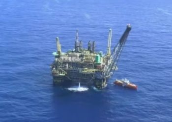 Vazamento de gás na plataforma P-52 interrompe operações na Bacia de Campos