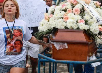 ultimos-corpos-de-pessoas-assassinadas-em-operacao-no-rio-deixam-o-iml