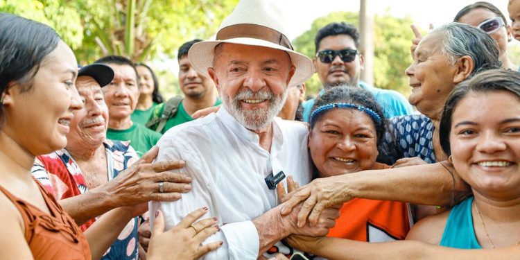 justica-tributaria:-lula-celebra-isencao-para-quem-ganha-ate-r$-5-mil