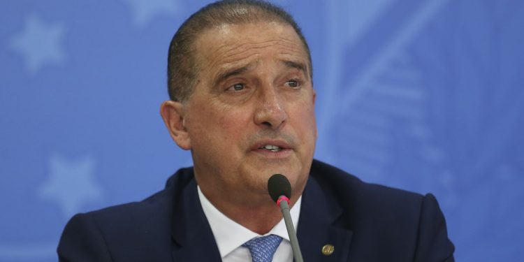 problemas-com-descontos-eram-recorrentes,-diz-ministro-de-bolsonaro