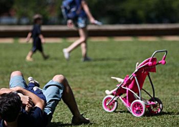 licenca-paternidade-e-avanco,-mas-ainda-e-desigual-no-cuidado-infantil