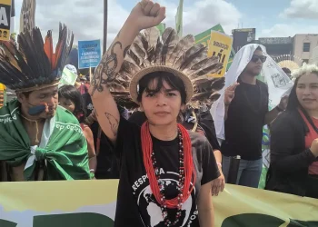 txai-surui:-“nossa-voz-precisa-ecoar-nos-espacos-de-decisao-da-cop30”