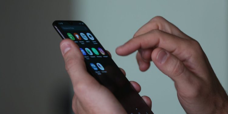 policia-civil-do-rj-vai-devolver-1.600-celulares-recuperados-aos-donos